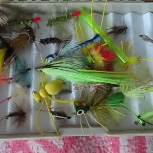 VINTAGE FISHING LURE HOOK TACKLE LOT USED AS IS